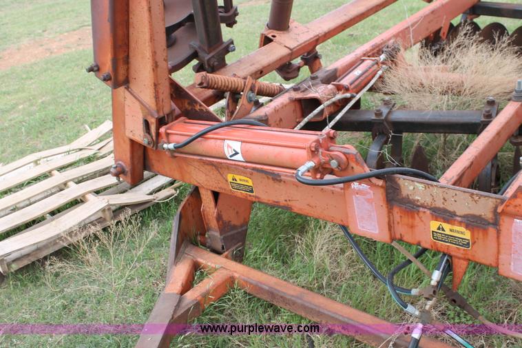 image for item C3854 Allis Chalmers HD2500 34' tandem disk
