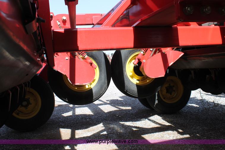 image for item C3867 Sunflower 9434-30 folding grain drill