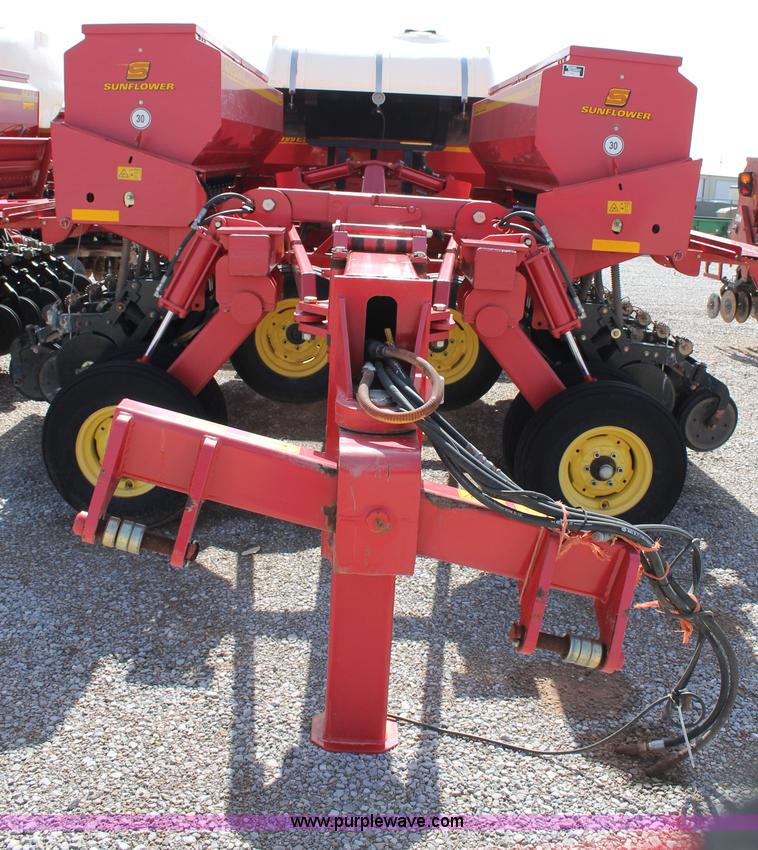 image for item C3867 Sunflower 9434-30 folding grain drill