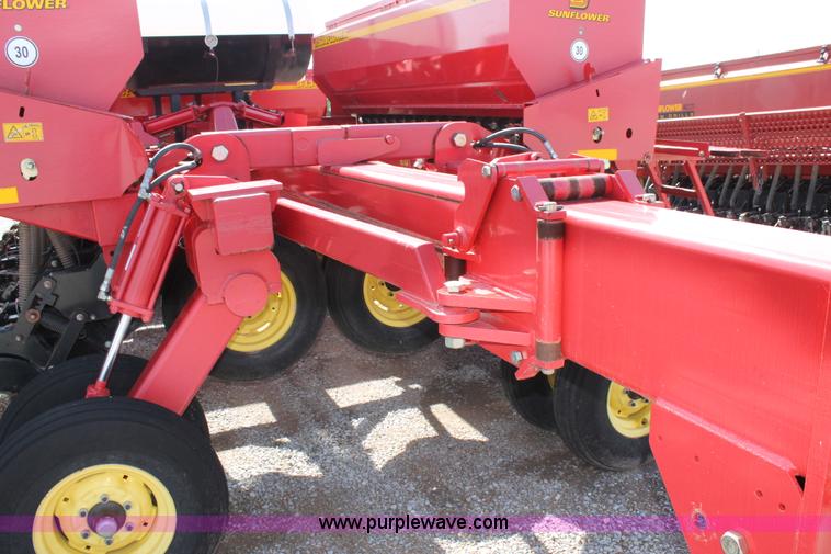 image for item C3867 Sunflower 9434-30 folding grain drill