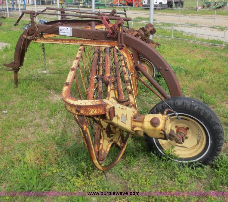 image for item F6918 New Holland 56 hay rake