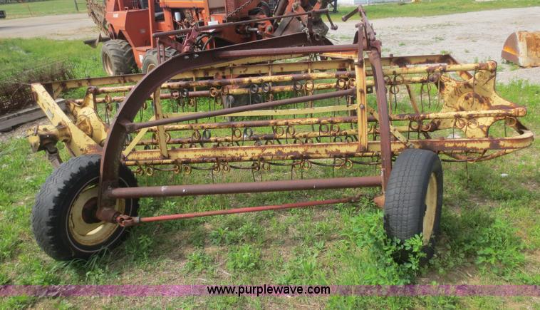 image for item F6918 New Holland 56 hay rake