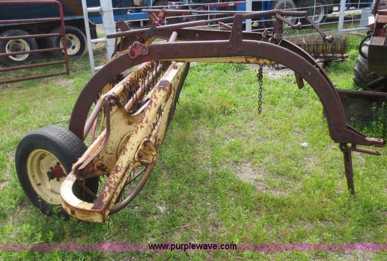 image for item F6918 New Holland 56 hay rake