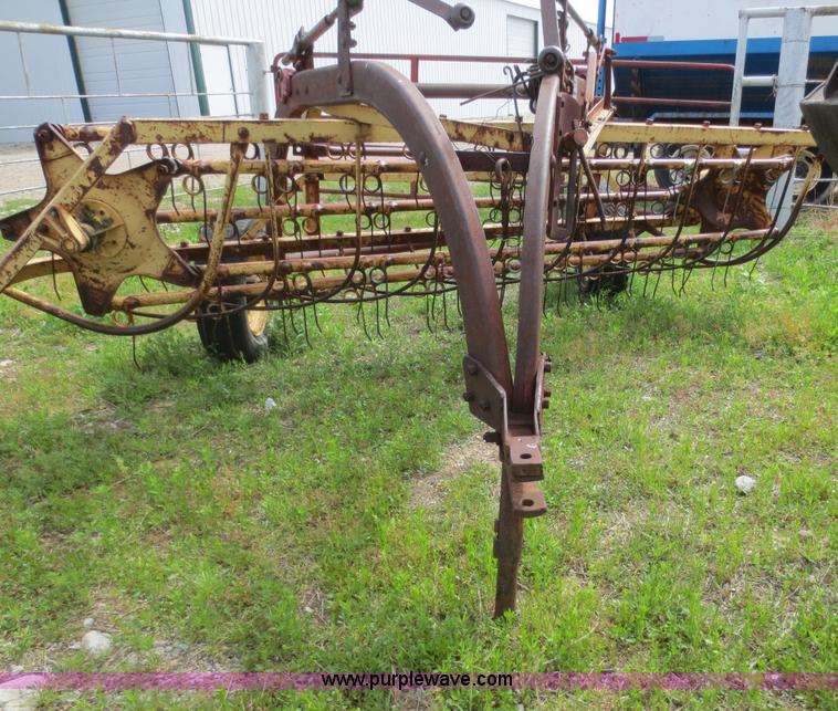 image for item F6918 New Holland 56 hay rake