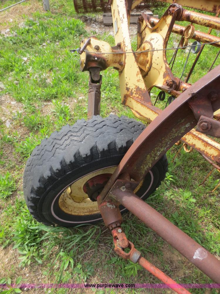 image for item F6918 New Holland 56 hay rake