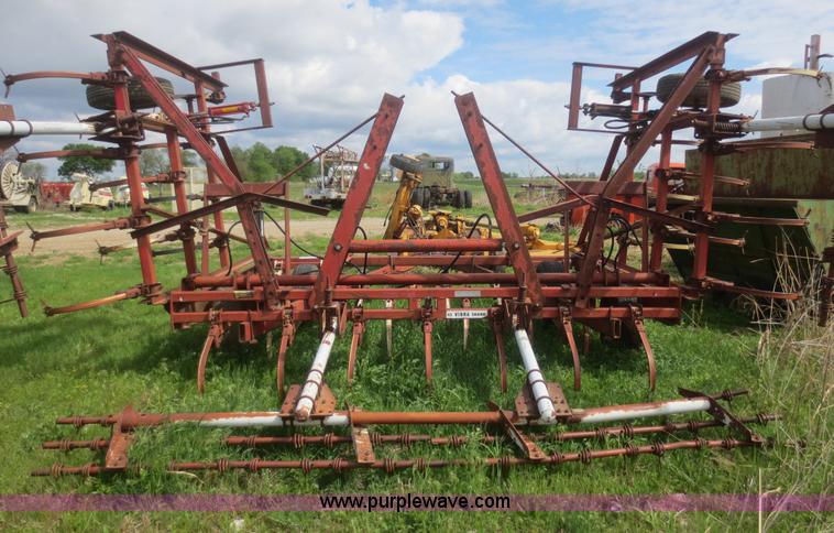 image for item F6920 International 45 Vibrashank cultivator