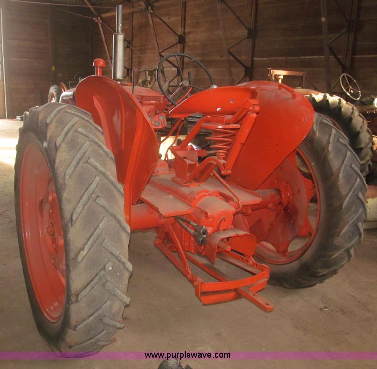 image for item F7355 1948 Co-op E3 tractor