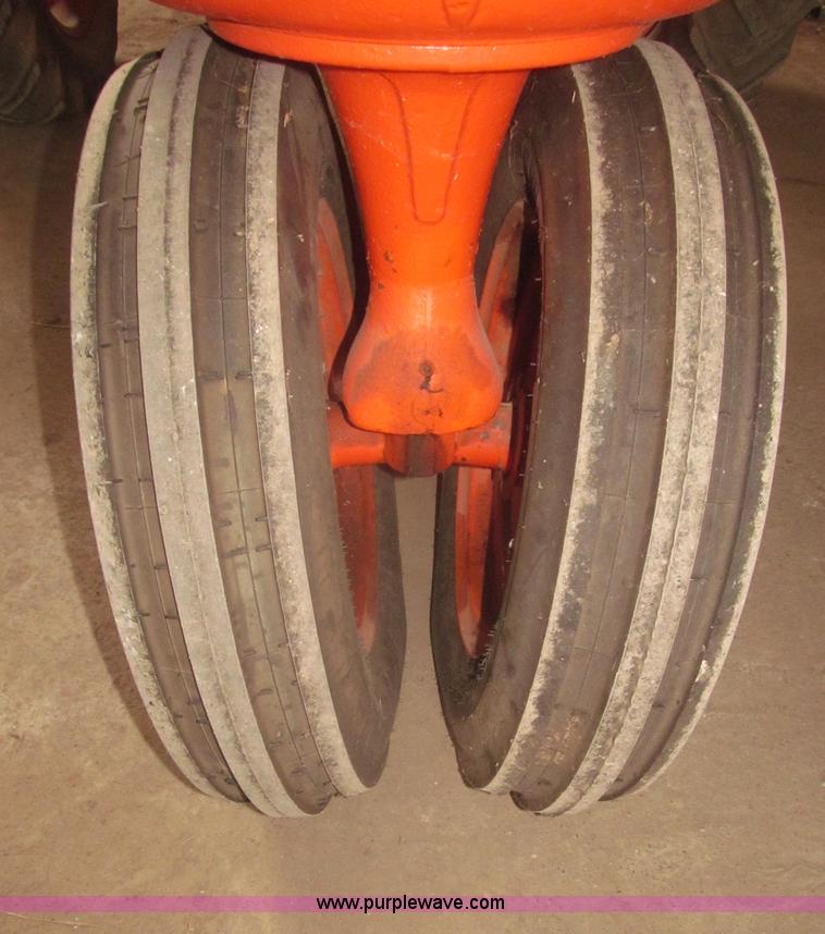 image for item F7355 1948 Co-op E3 tractor