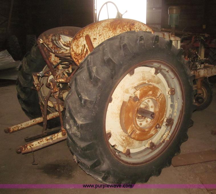 image for item F7356 Cockshutt 550 tractor