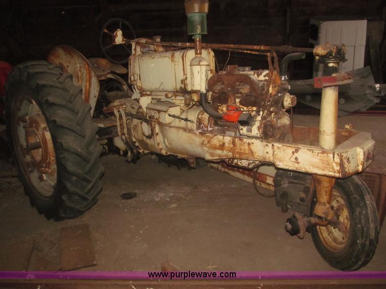 image for item F7356 Cockshutt 550 tractor