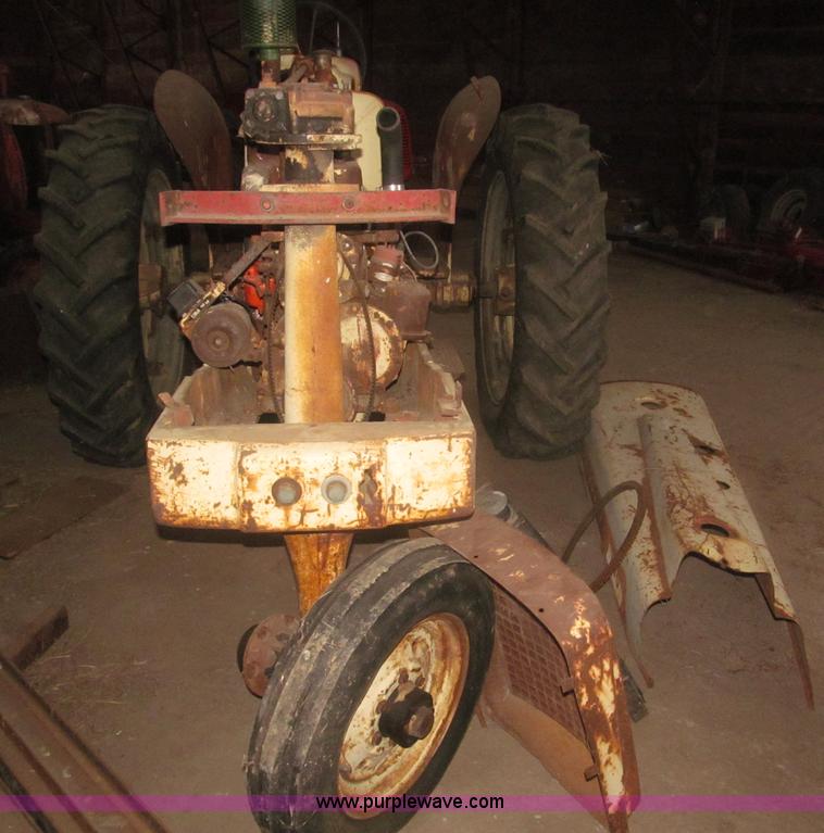 image for item F7356 Cockshutt 550 tractor