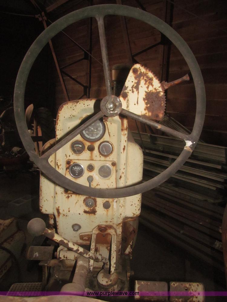 image for item F7356 Cockshutt 550 tractor