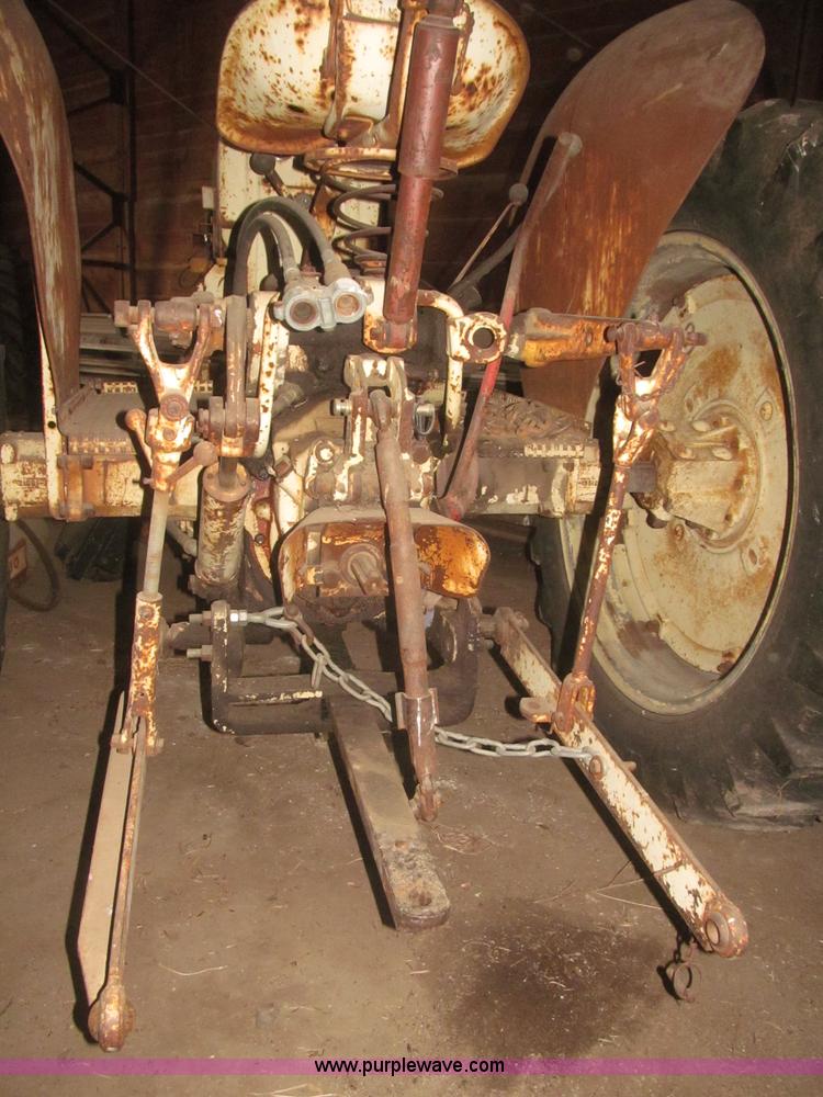 image for item F7356 Cockshutt 550 tractor