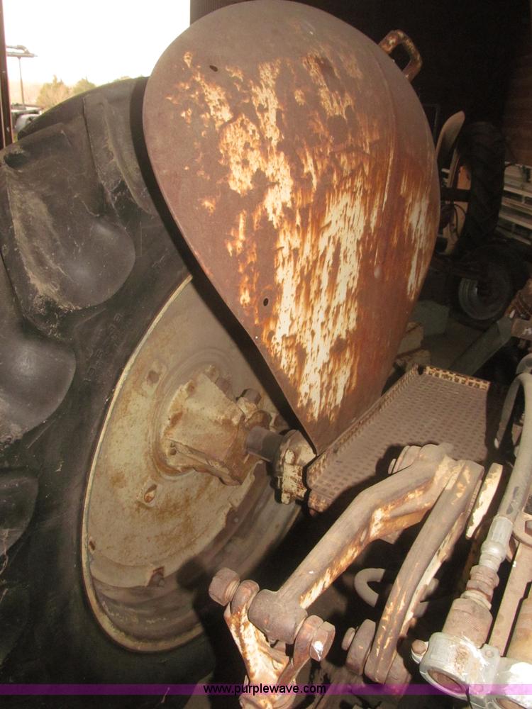 image for item F7356 Cockshutt 550 tractor