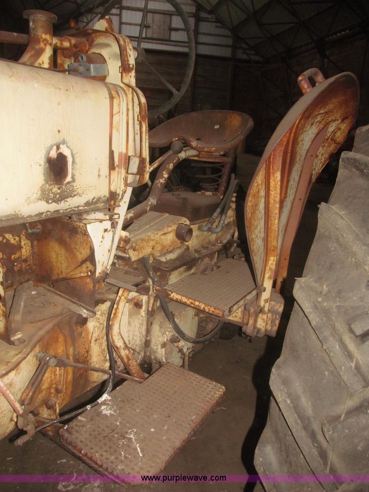 image for item F7356 Cockshutt 550 tractor