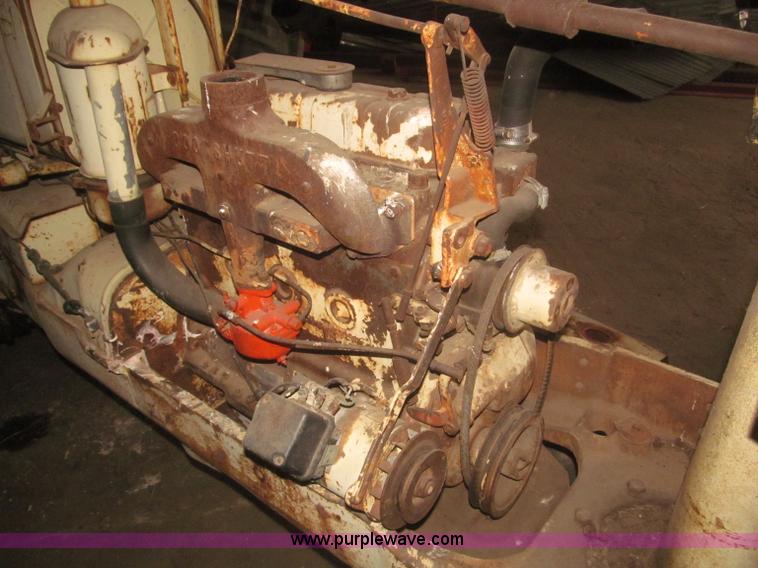 image for item F7356 Cockshutt 550 tractor