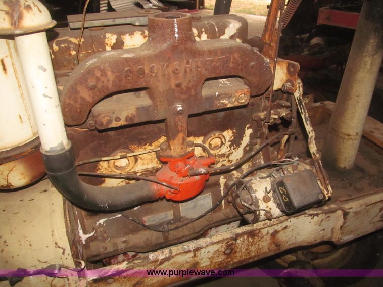 image for item F7356 Cockshutt 550 tractor