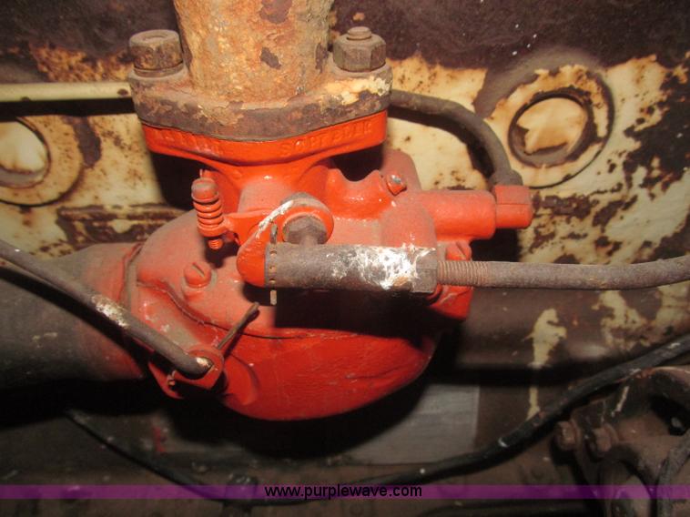 image for item F7356 Cockshutt 550 tractor