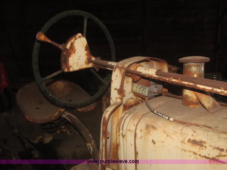 image for item F7356 Cockshutt 550 tractor