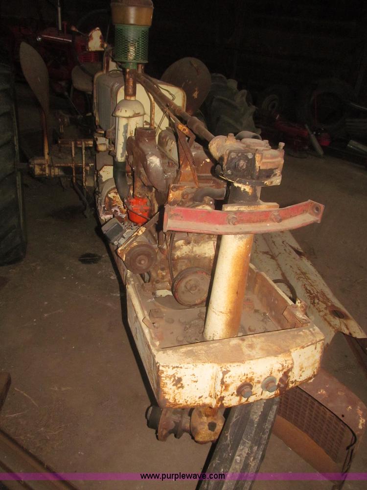 image for item F7356 Cockshutt 550 tractor