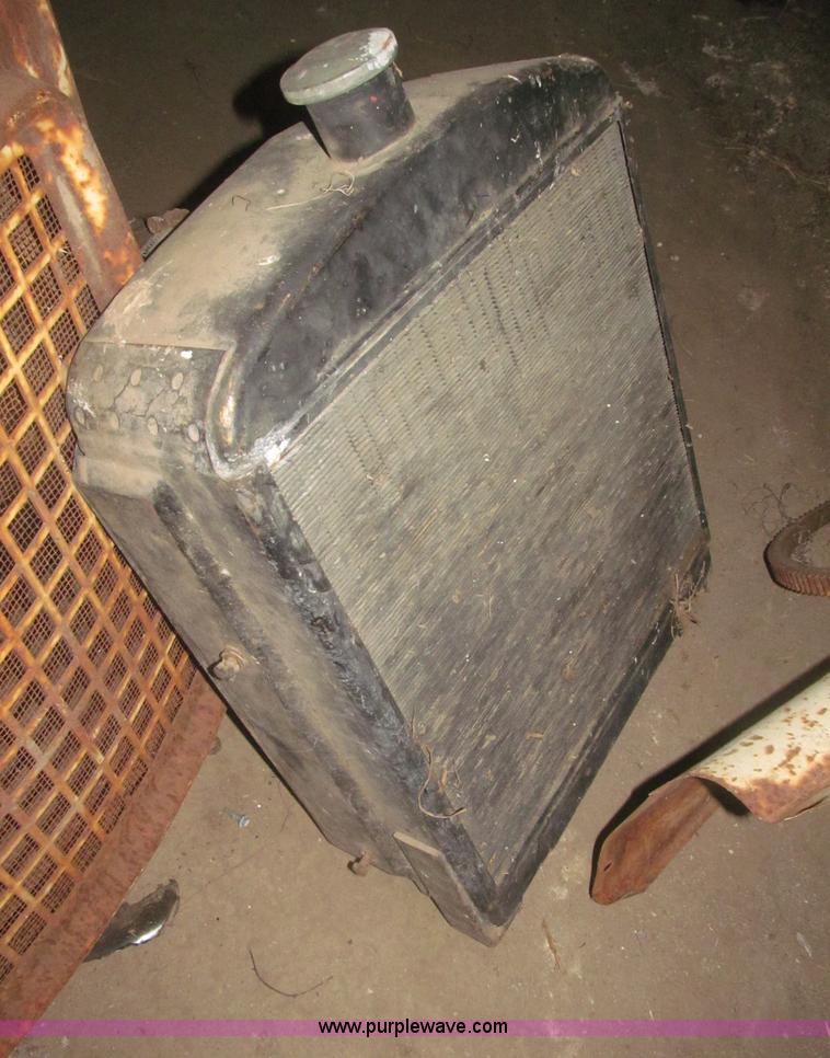 image for item F7356 Cockshutt 550 tractor