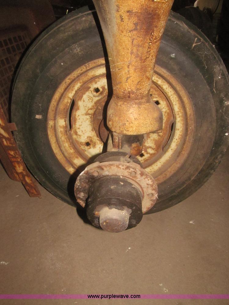 image for item F7356 Cockshutt 550 tractor