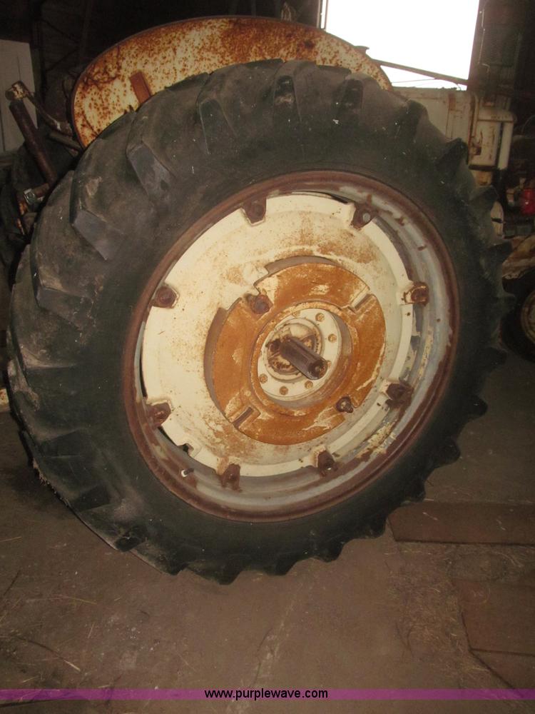 image for item F7356 Cockshutt 550 tractor