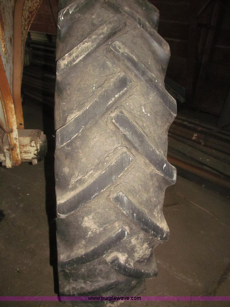 image for item F7356 Cockshutt 550 tractor