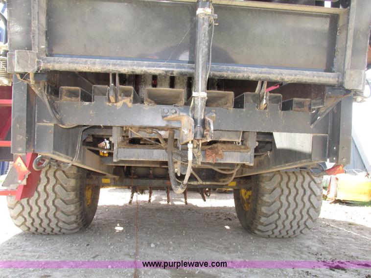 image for item F7383 2002 New Holland BB960S large square baler