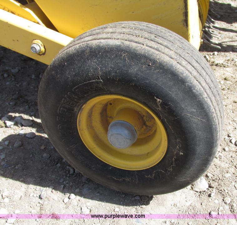 image for item F7383 2002 New Holland BB960S large square baler