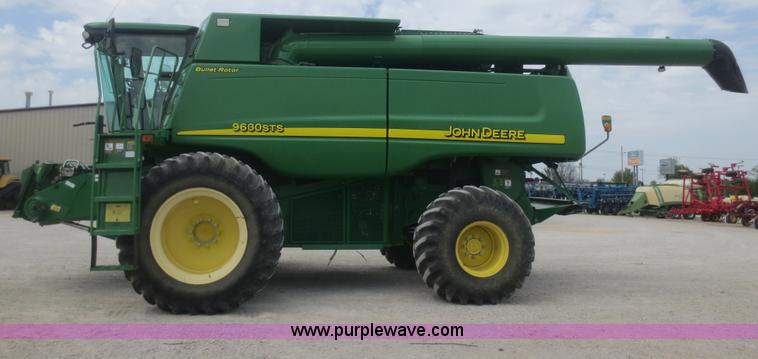 image for item F8270 2006 John Deere 9660 STS RWA combine