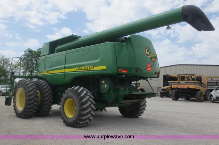 image for item F8270 2006 John Deere 9660 STS RWA combine