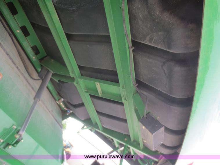 image for item F8270 2006 John Deere 9660 STS RWA combine