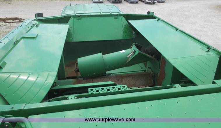 image for item F8270 2006 John Deere 9660 STS RWA combine