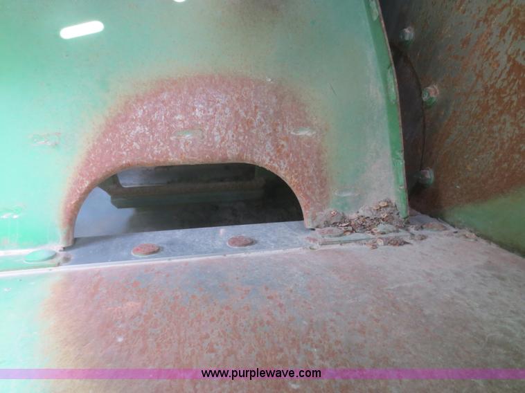 image for item F8270 2006 John Deere 9660 STS RWA combine