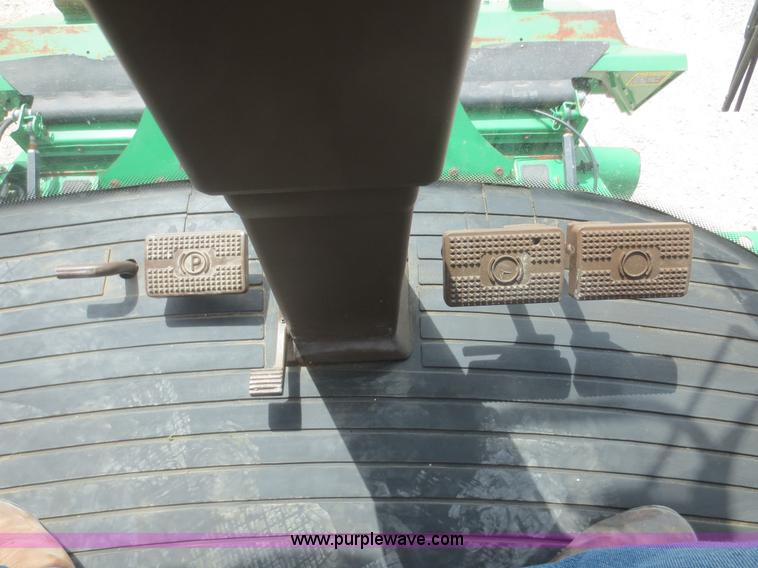 image for item F8270 2006 John Deere 9660 STS RWA combine