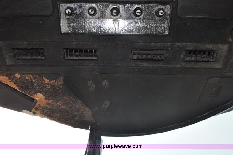 image for item G6473 1976 John Deere 4230 tractor