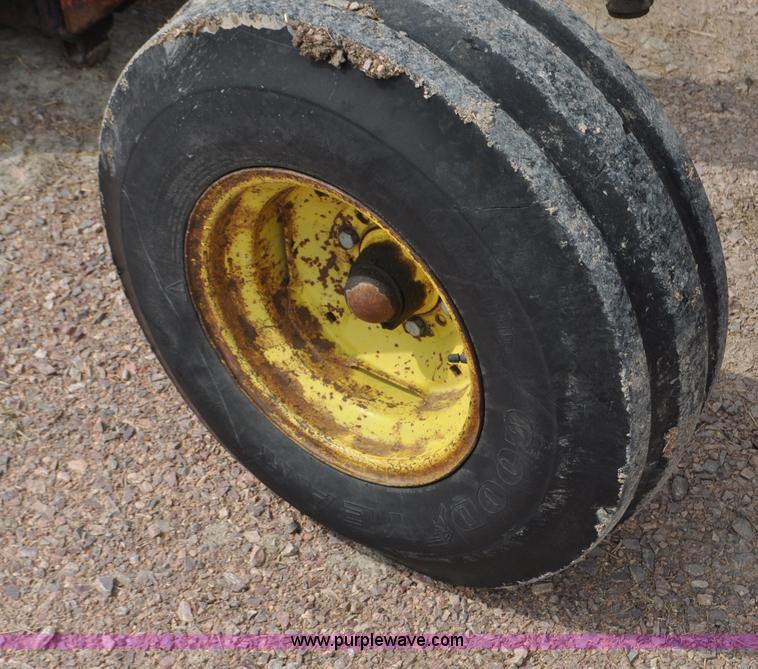 image for item G6473 1976 John Deere 4230 tractor