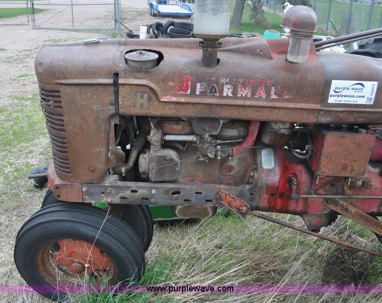 image for item G6476 1947 International Farmall H tractor