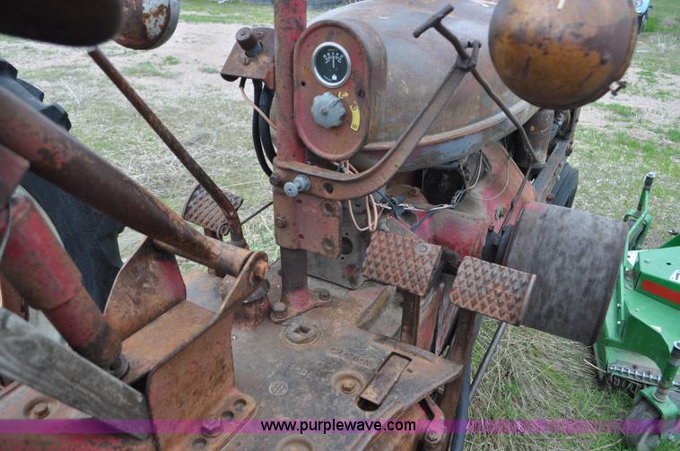 image for item G6476 1947 International Farmall H tractor