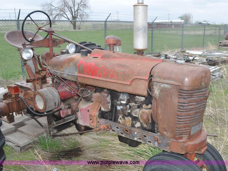 image for item G6476 1947 International Farmall H tractor