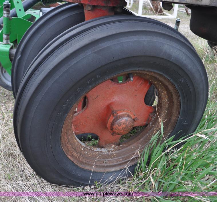 image for item G6476 1947 International Farmall H tractor