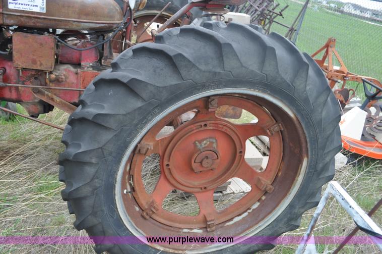 image for item G6476 1947 International Farmall H tractor