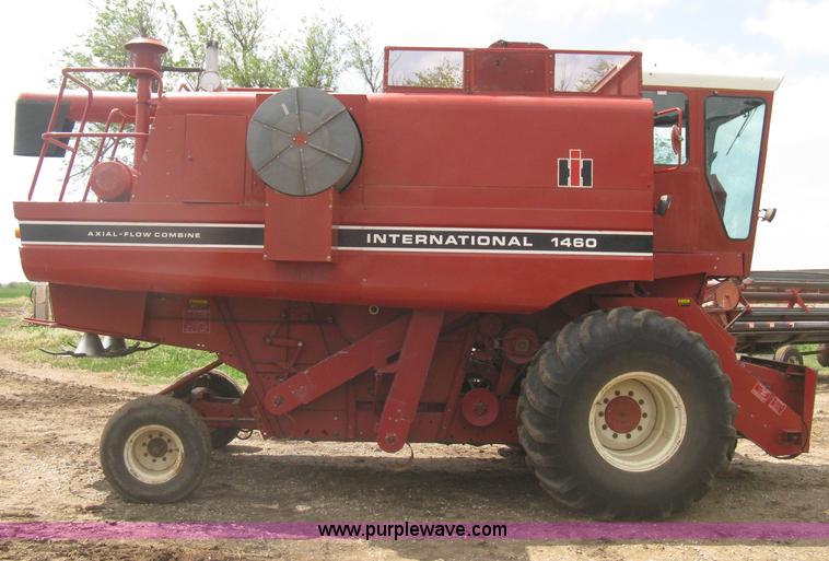 image for item G8279 1983 International 1460 Axial-Flow combine