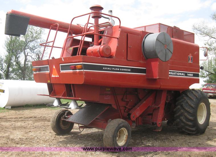image for item G8279 1983 International 1460 Axial-Flow combine