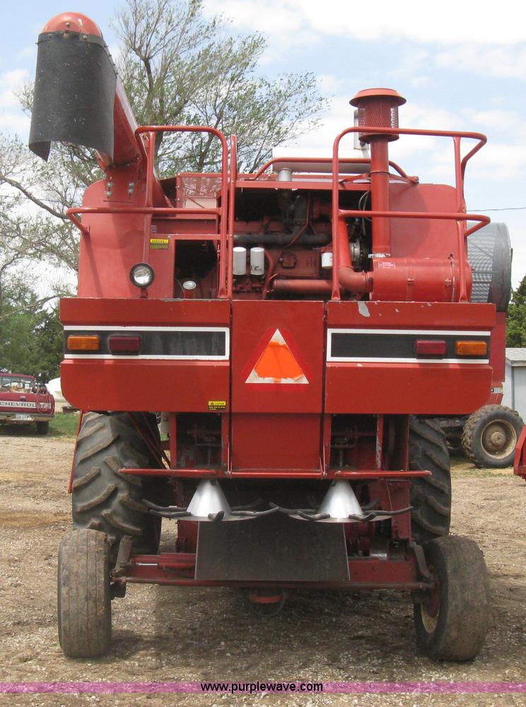 image for item G8279 1983 International 1460 Axial-Flow combine