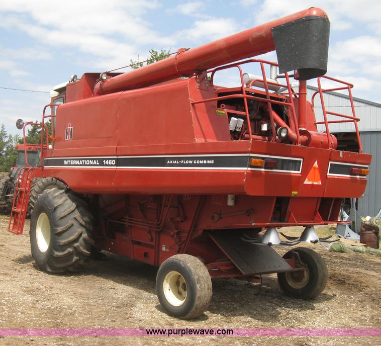 image for item G8279 1983 International 1460 Axial-Flow combine