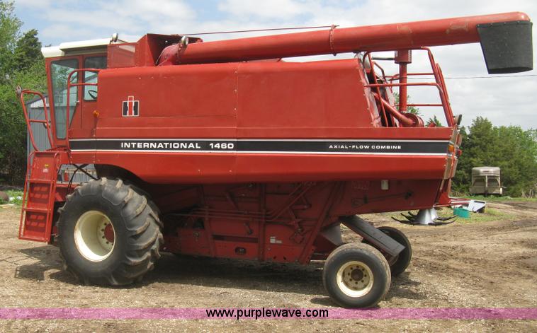 image for item G8279 1983 International 1460 Axial-Flow combine