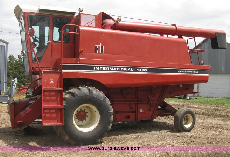 image for item G8279 1983 International 1460 Axial-Flow combine