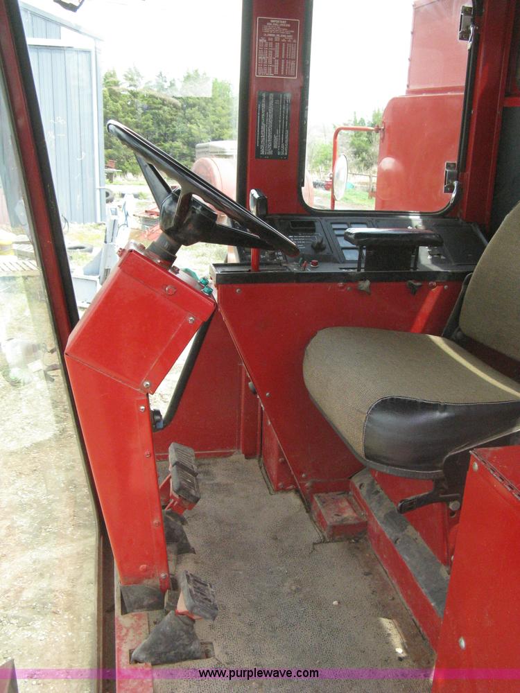 image for item G8279 1983 International 1460 Axial-Flow combine